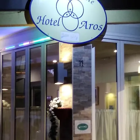 מלון Aros