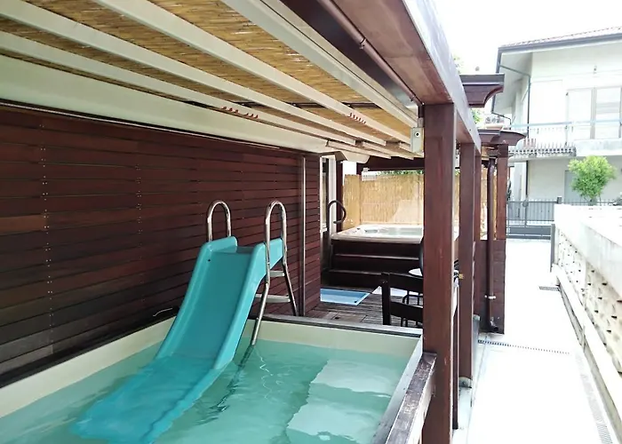 Aros فندق ريميني